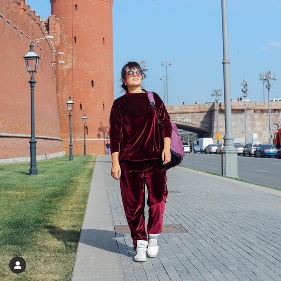 Laina Rauma burgundy velvet velour lounge suit set - Picture 11 of 16